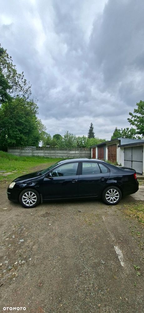 Volkswagen Jetta 1.9 TDI Comfortline - 1
