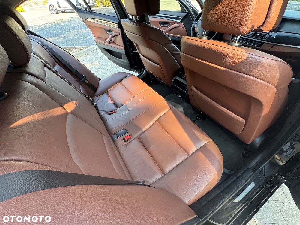 BMW Seria 5 528i xDrive - 14