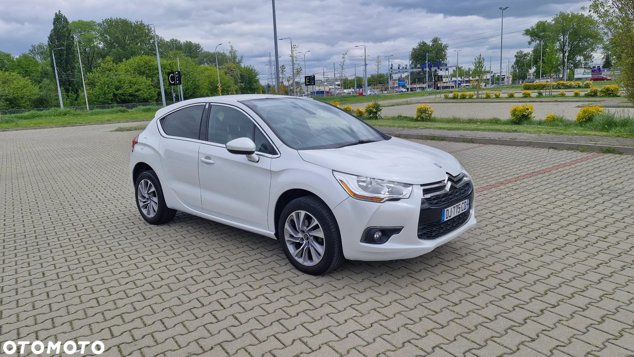 Citroën DS4 e-HDi 115 SoChic - 6