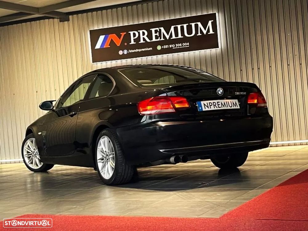 BMW 320 i Coupe - 14
