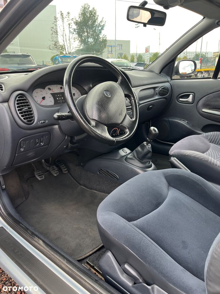 Renault Megane 1.6 - 10