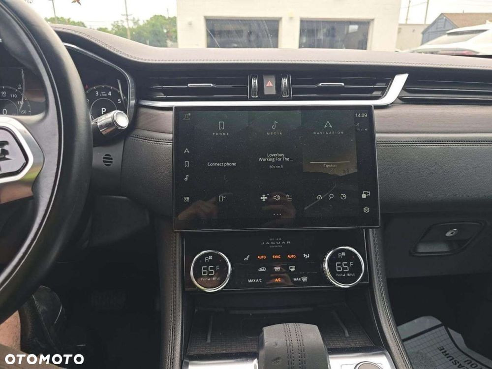 Jaguar F-Pace - 10