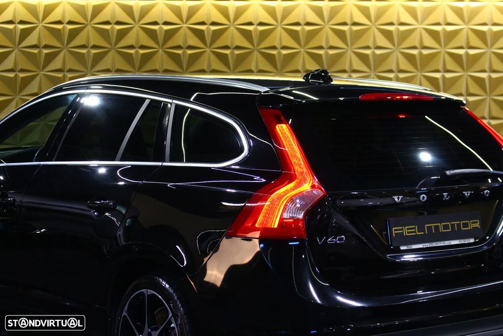 Volvo V60 2.0 D2 Momentum Drive - 12