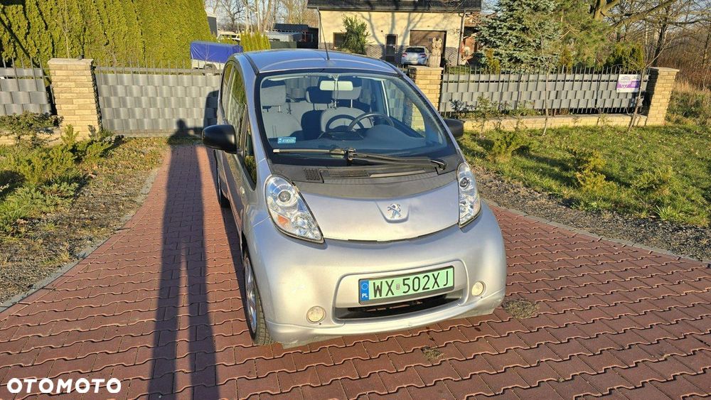 Peugeot iOn - 8