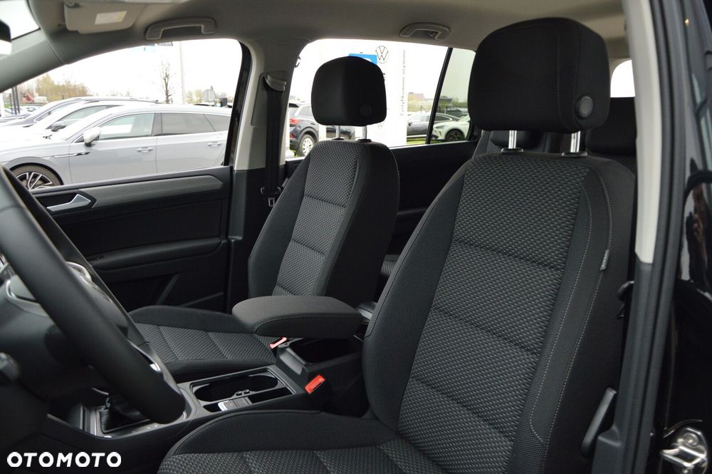 Volkswagen Touran - 11