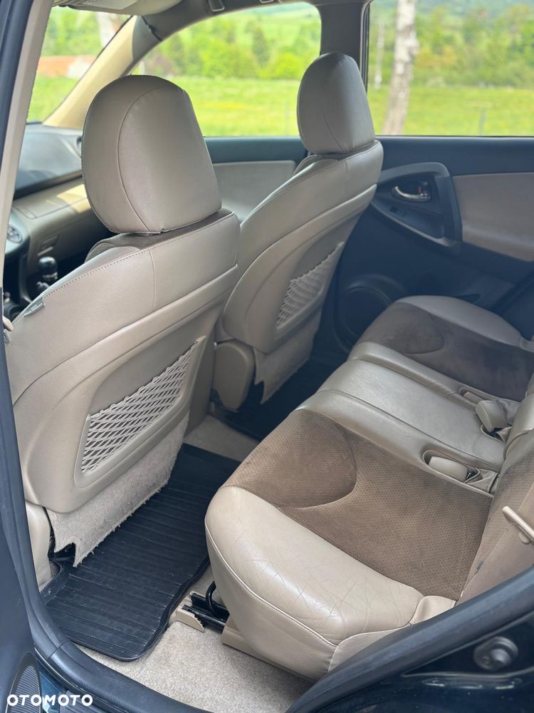 Toyota RAV4 2.2 D-4D Prestige - 11