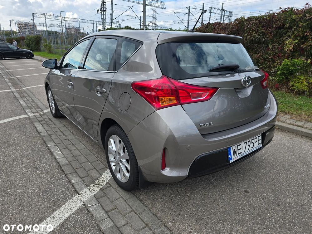 Toyota Auris 1.6 Premium MS - 8