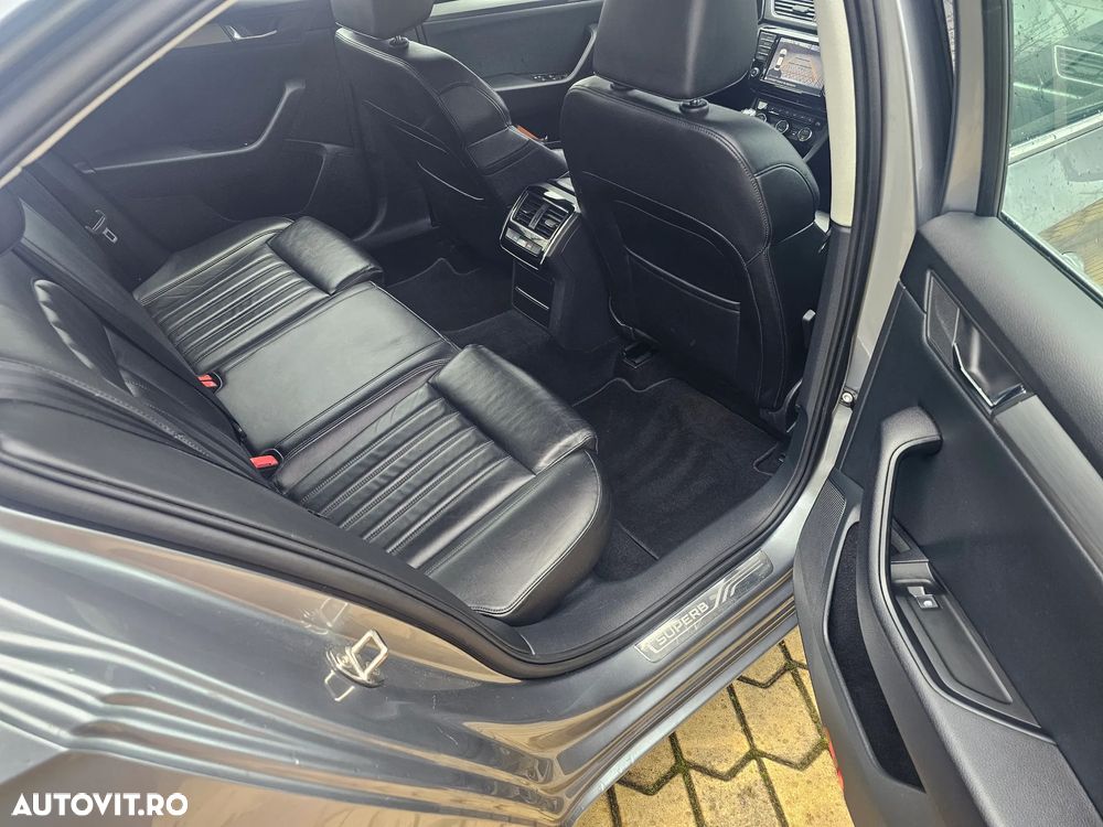 Skoda Superb 2.0 TDI Premium Edition - 6