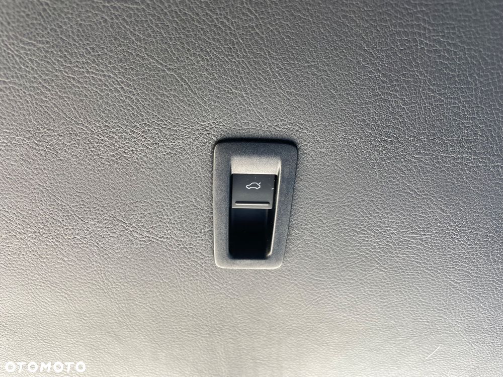 Volkswagen Multivan - 20