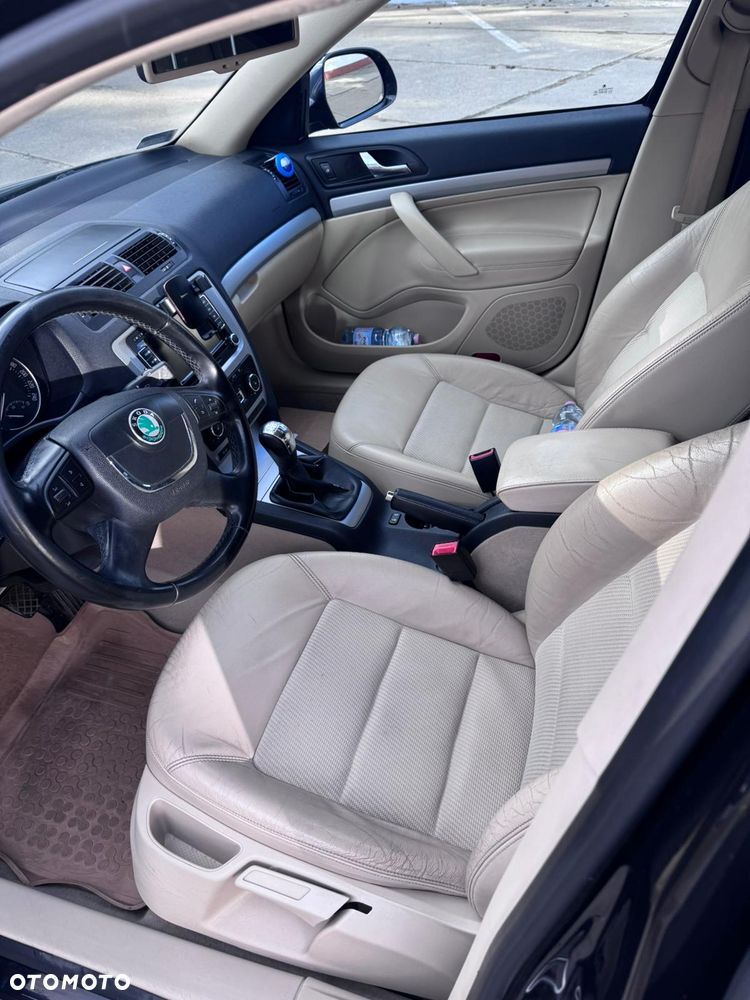 Skoda Octavia 2.0 TDI CR DPF RS - 7