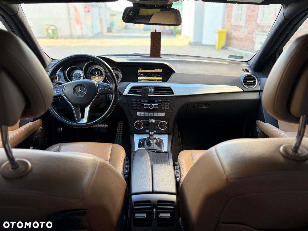 Mercedes-Benz Klasa C 300 CDI DPF 4Matic (BlueEFFICIENCY) 7G-TRONIC Avantgarde - 12