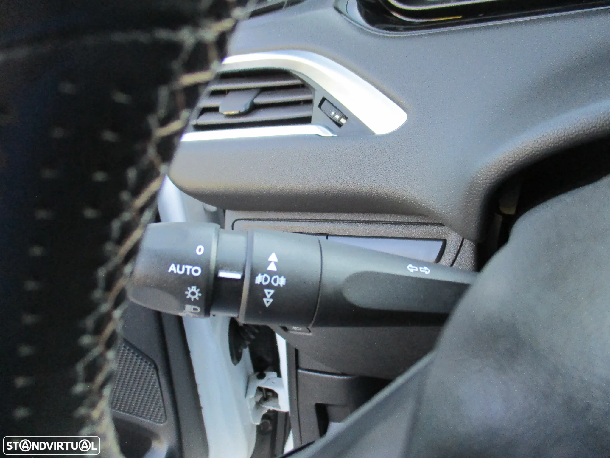 Peugeot 208 1.6 e-HDi Allure - 17