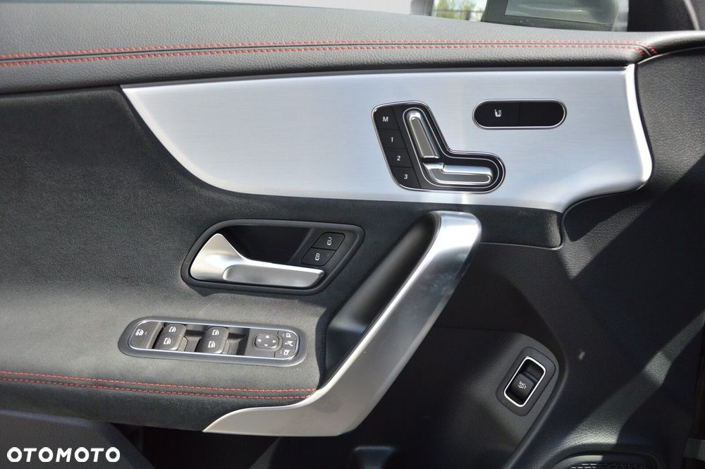 Mercedes-Benz CLA 200 mHEV AMG Line 7G-DCT - 17