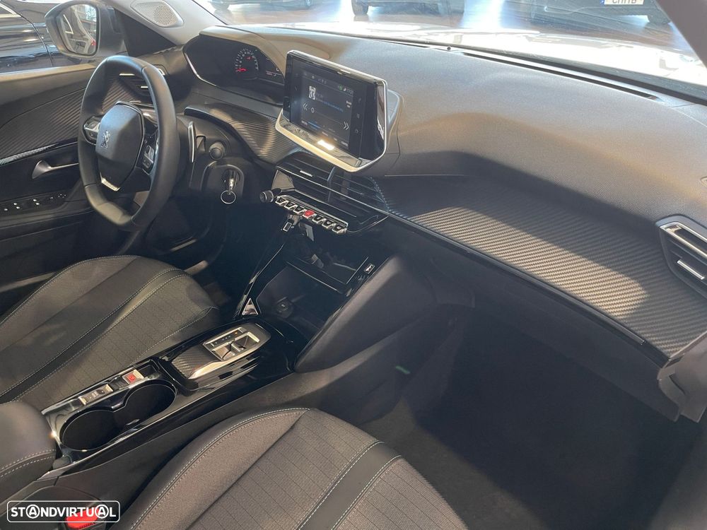 Peugeot 2008 1.2 PureTech Allure EAT8 - 27