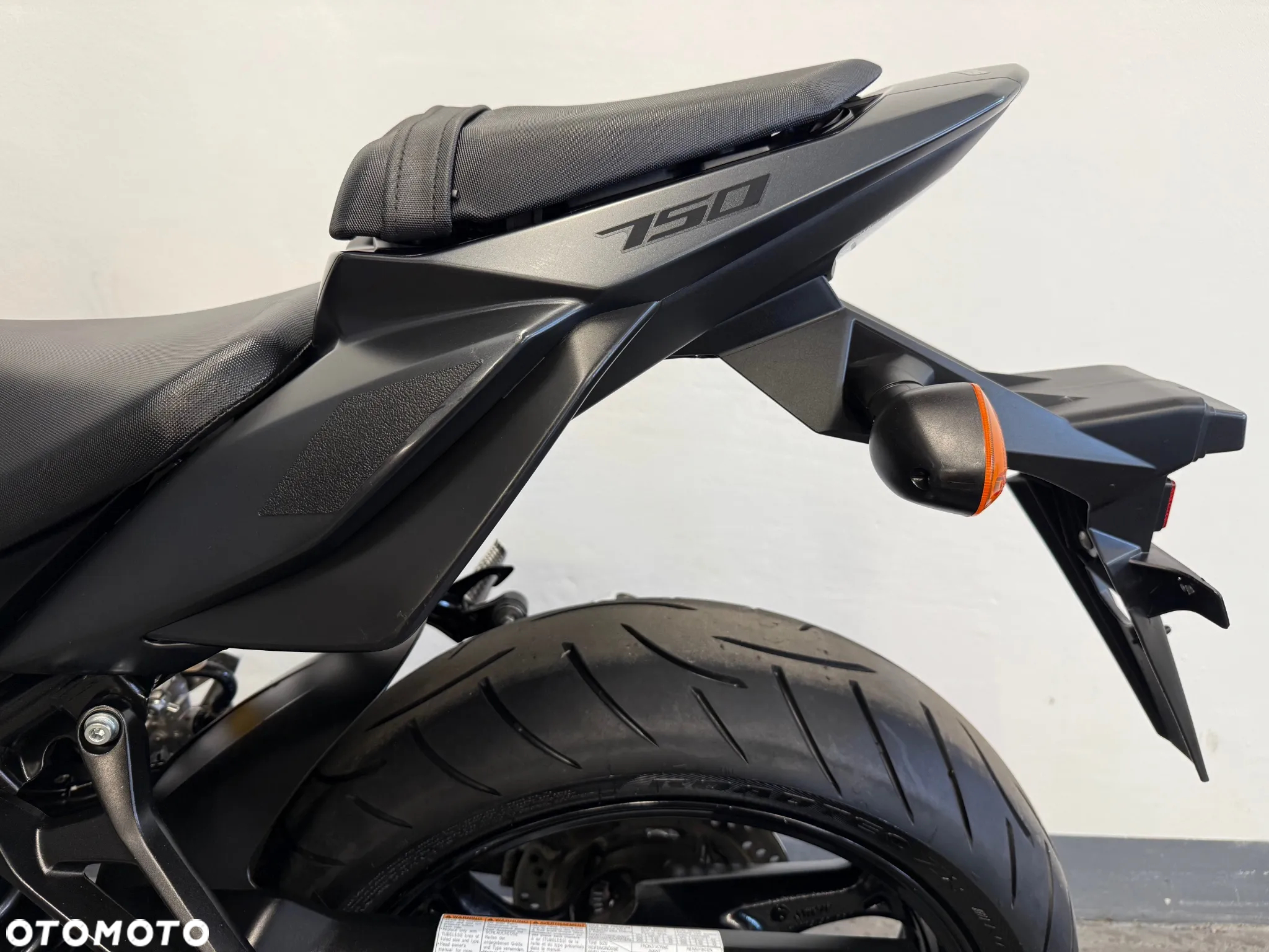 Suzuki GSR - 26