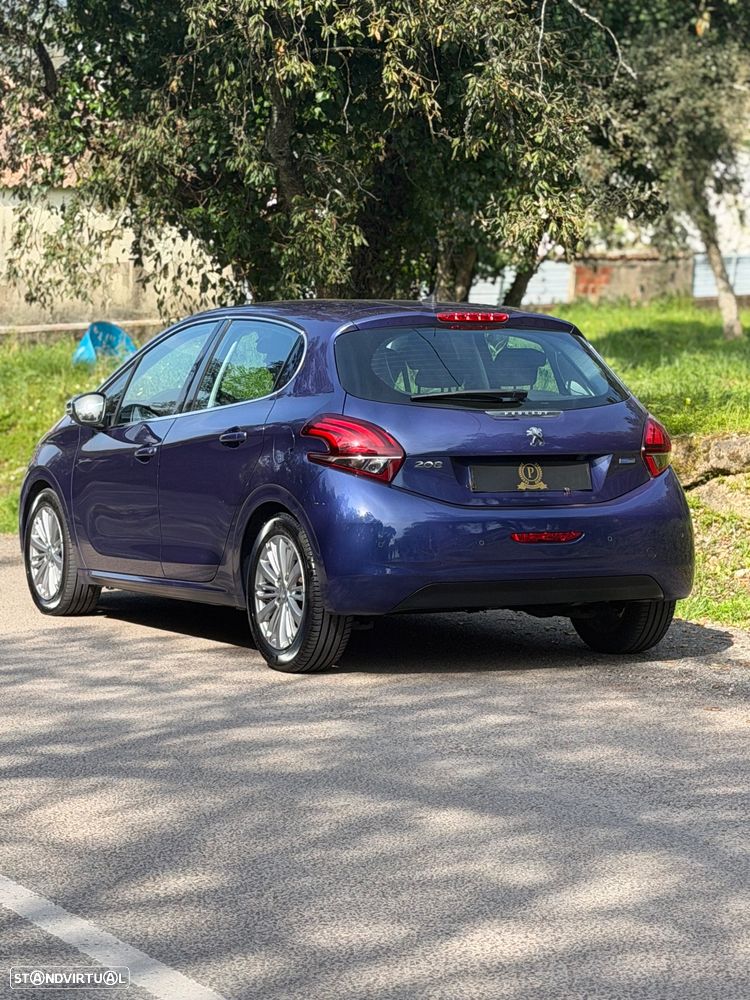 Peugeot 208 1.2 PureTech Allure EAT6 - 5