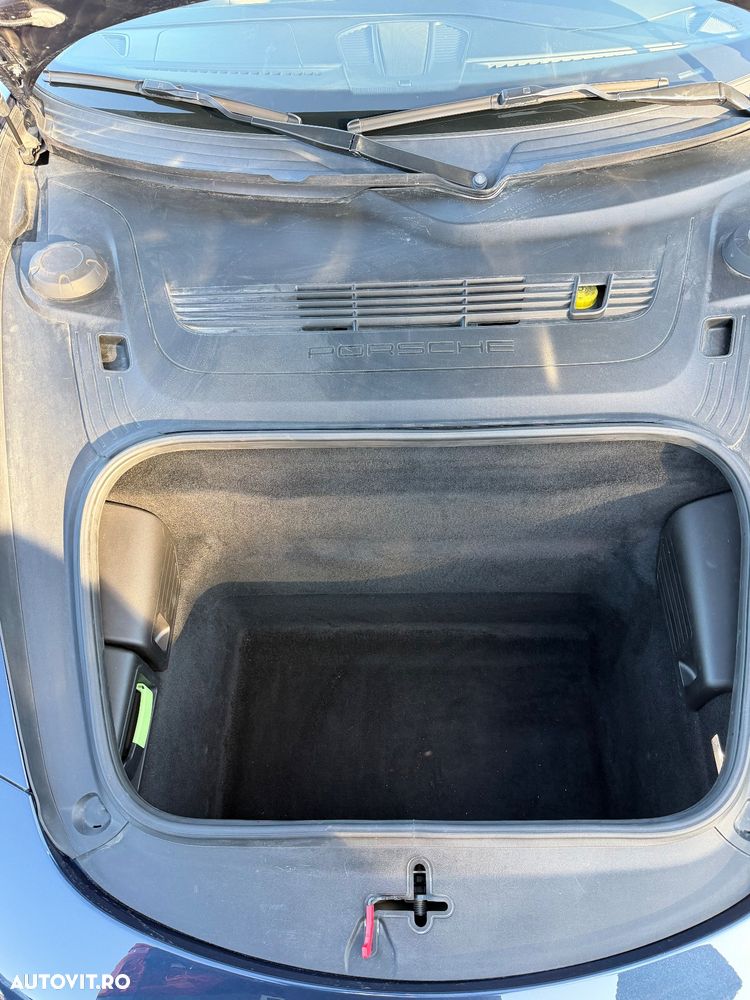 Porsche 911 Carrera 4 - 21