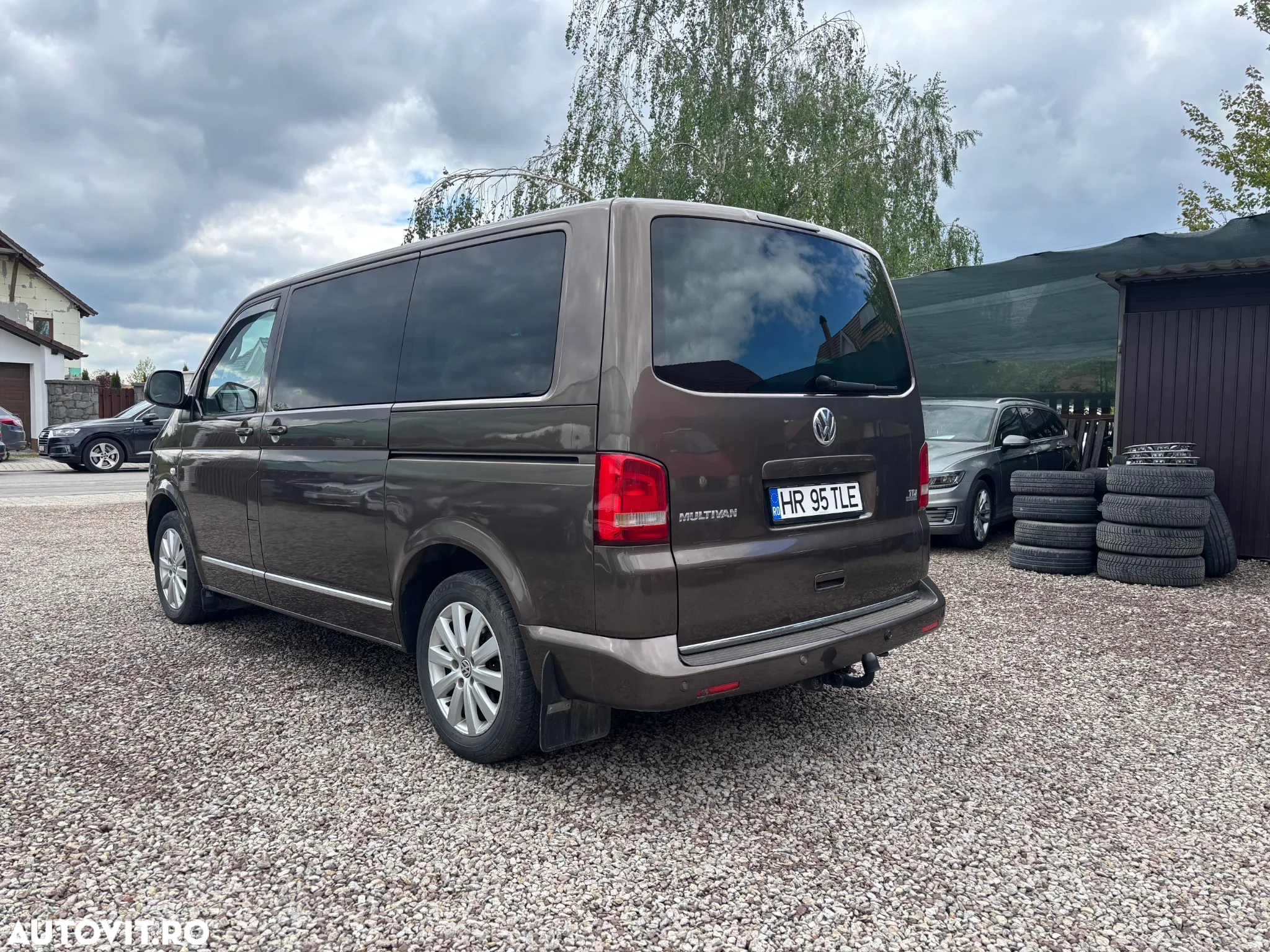 Volkswagen Multivan - 12