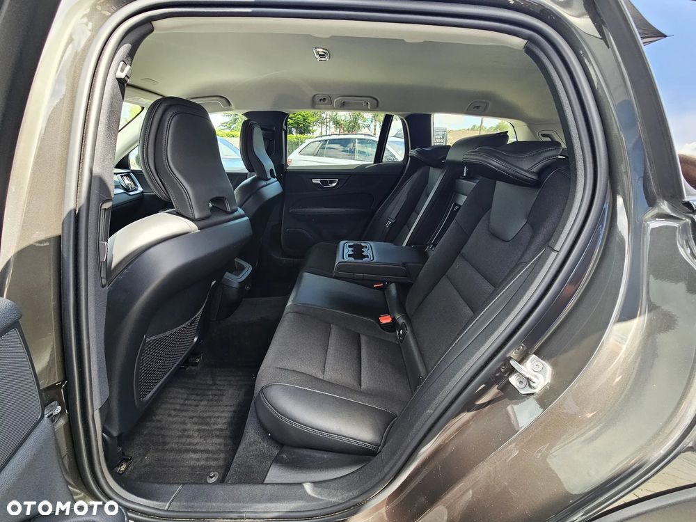 Volvo V60 Cross Country B4 D AWD Geartronic - 19