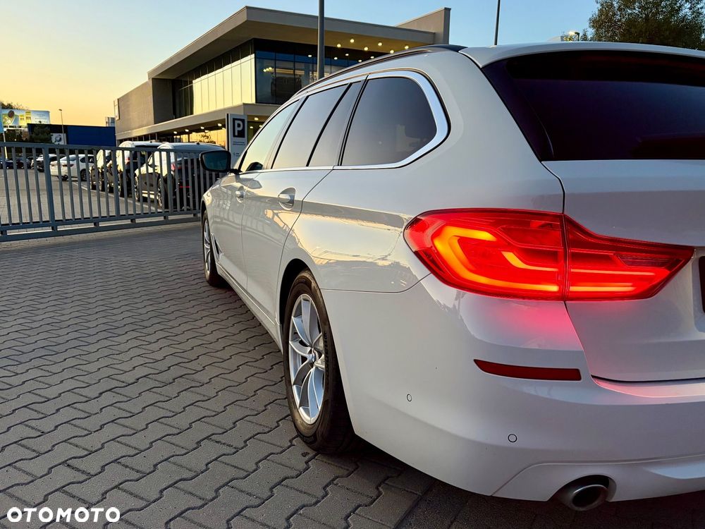 BMW Seria 5 520d M Sport Edition - 6