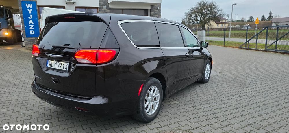 Chrysler Pacifica - 4