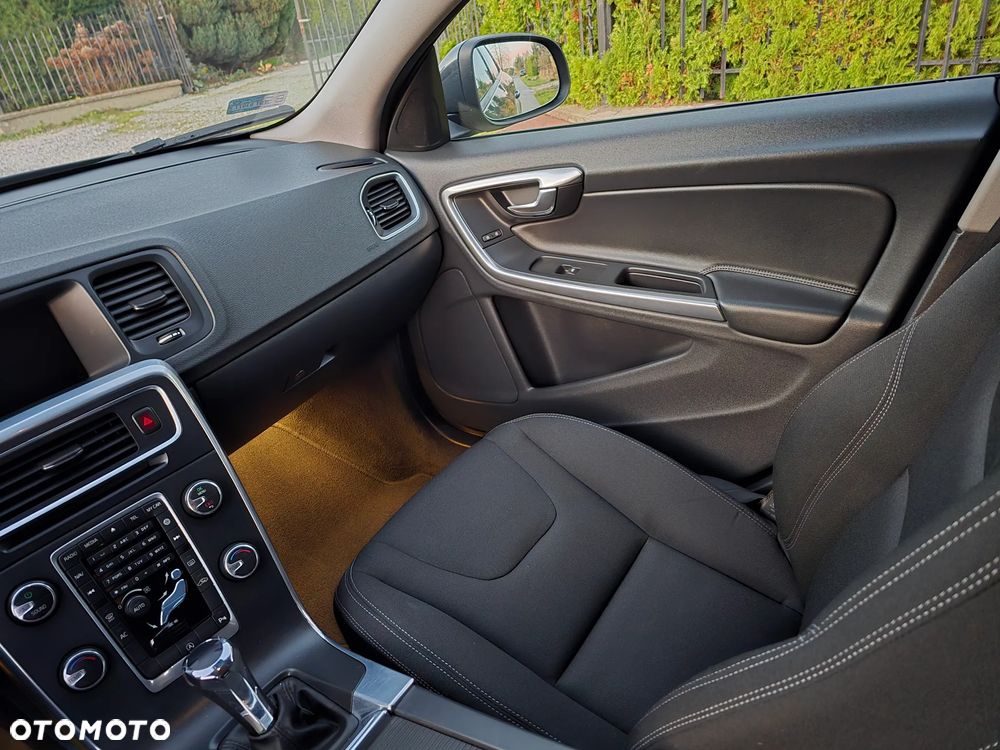 Volvo V60 D3 Drive-E Momentum - 15