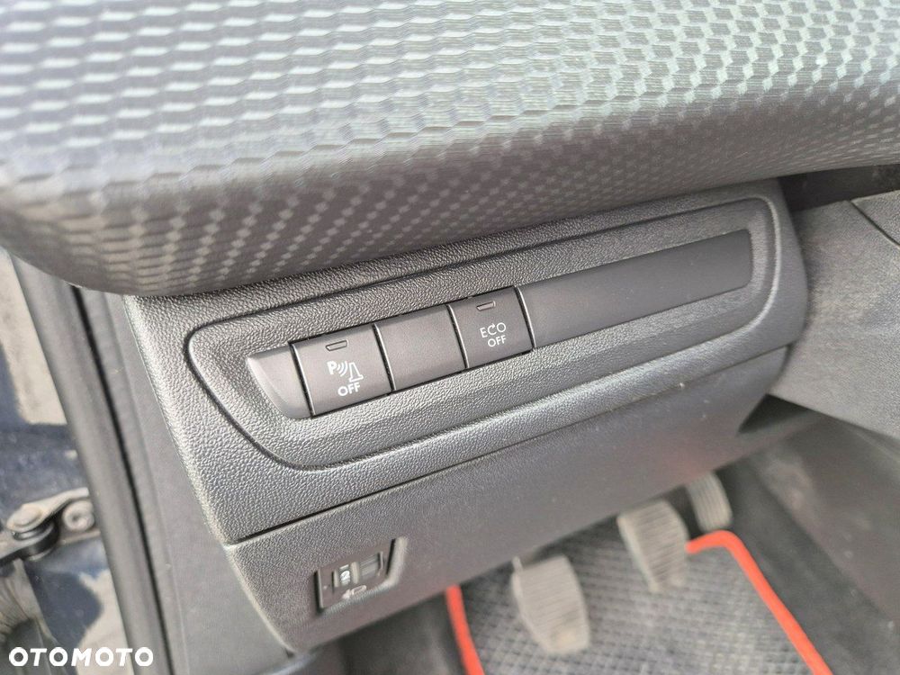 Peugeot 2008 1.5 BlueHDi Style - 28