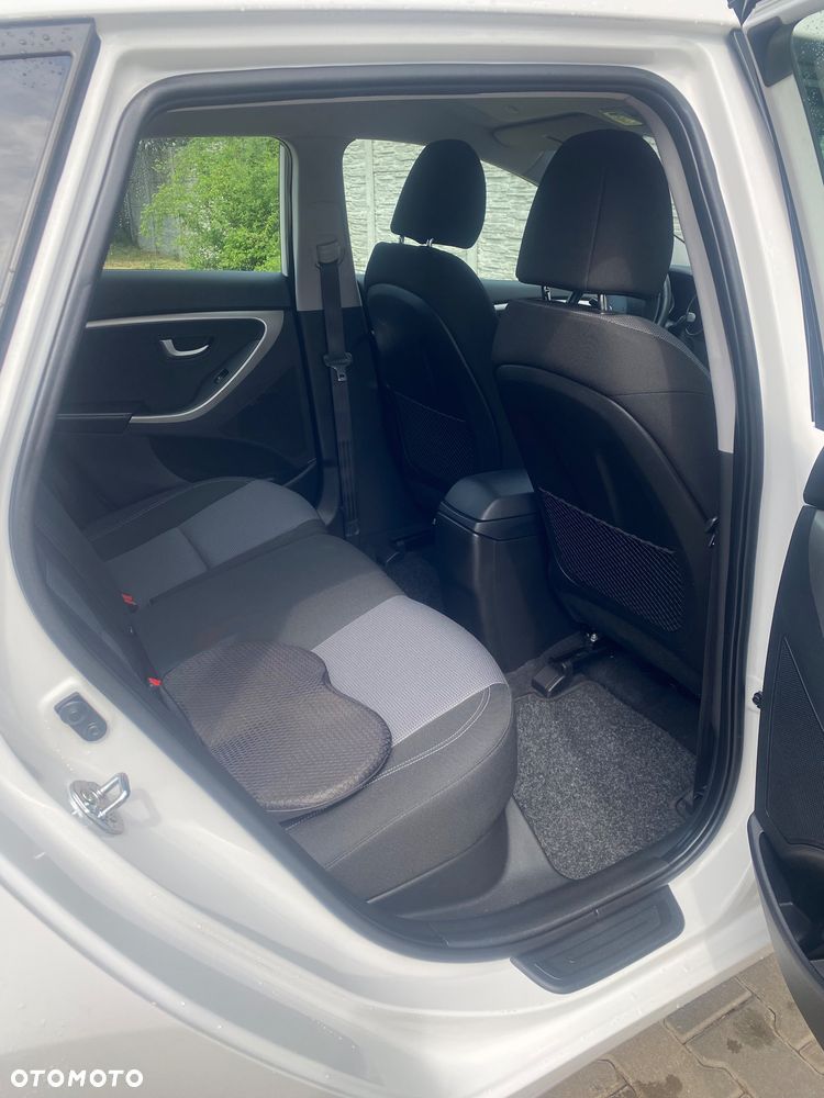 Hyundai i30 1.6 Classic + - 11