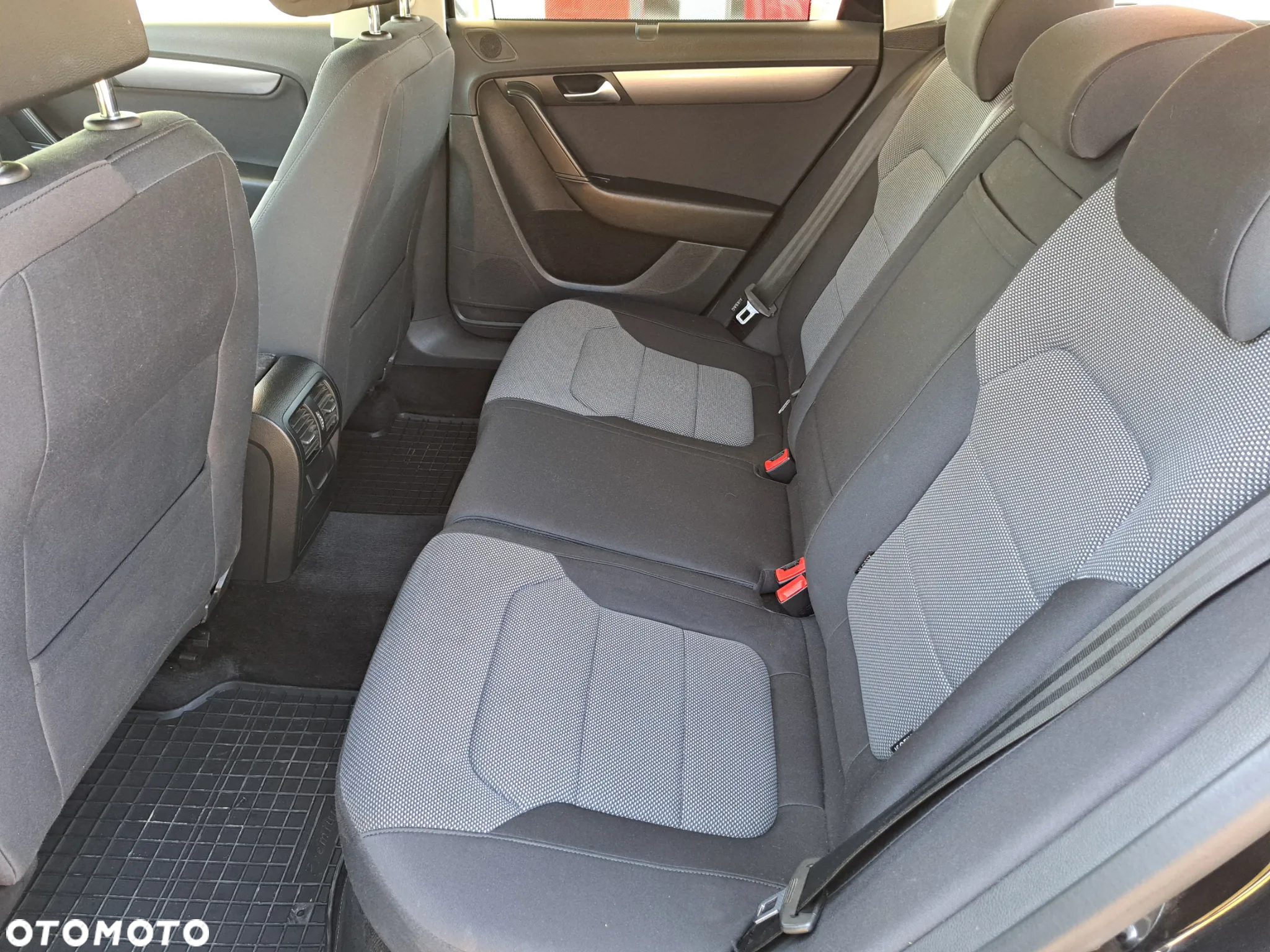 Volkswagen Passat - 35