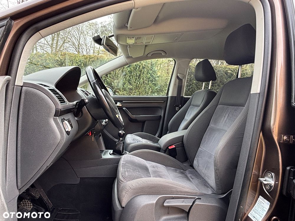 Volkswagen Touran 2.0 TDI DPF BlueMotion Technology Comfortline - 27