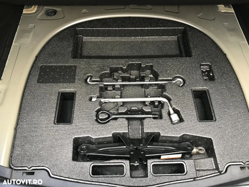 Toyota Camry 2.5 Hybrid Dynamic - 38