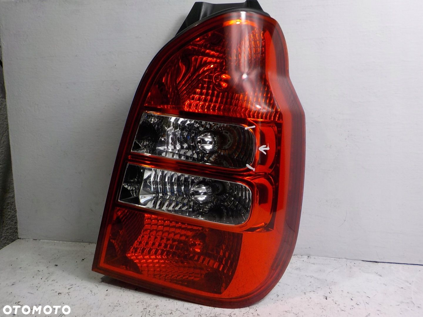 HYUNDAI TERRACAN LIFT LAMPA PRAWA TYŁ TYLNA - 2