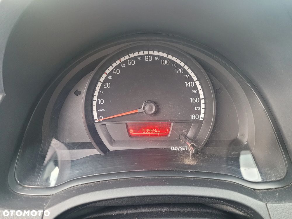 Volkswagen up! black - 11