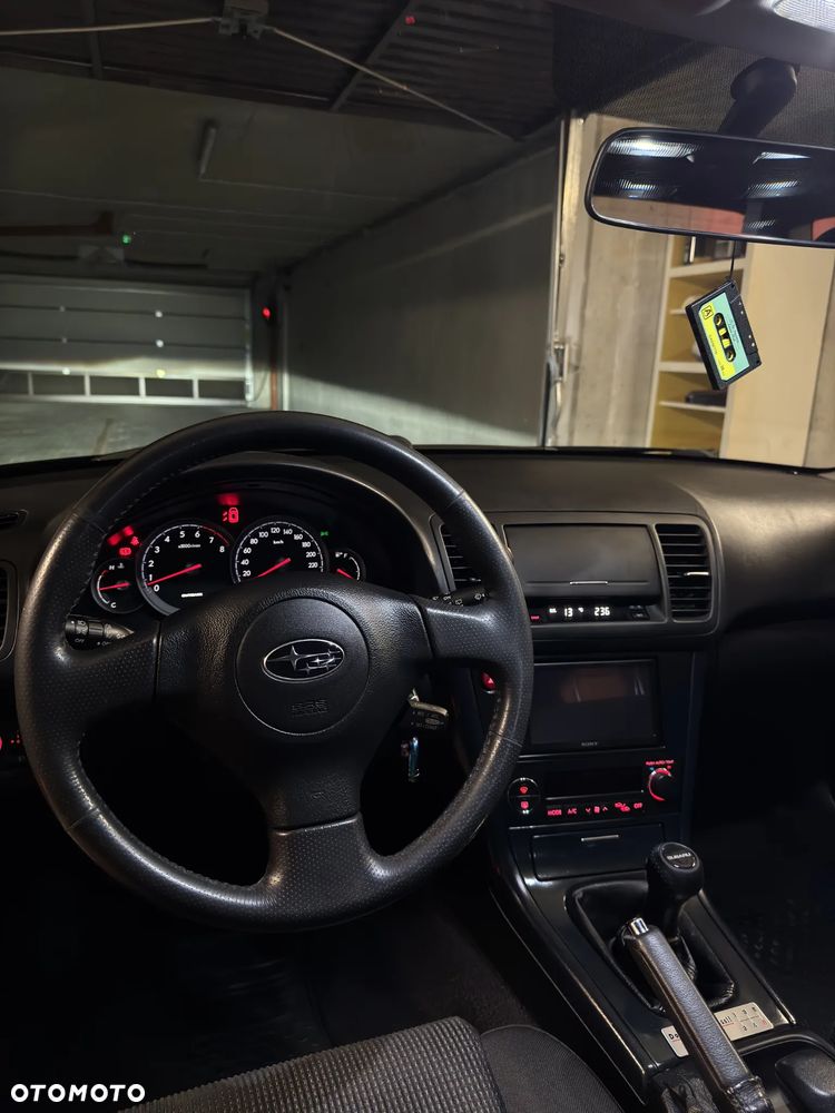 Subaru Outback 2.5 - 19