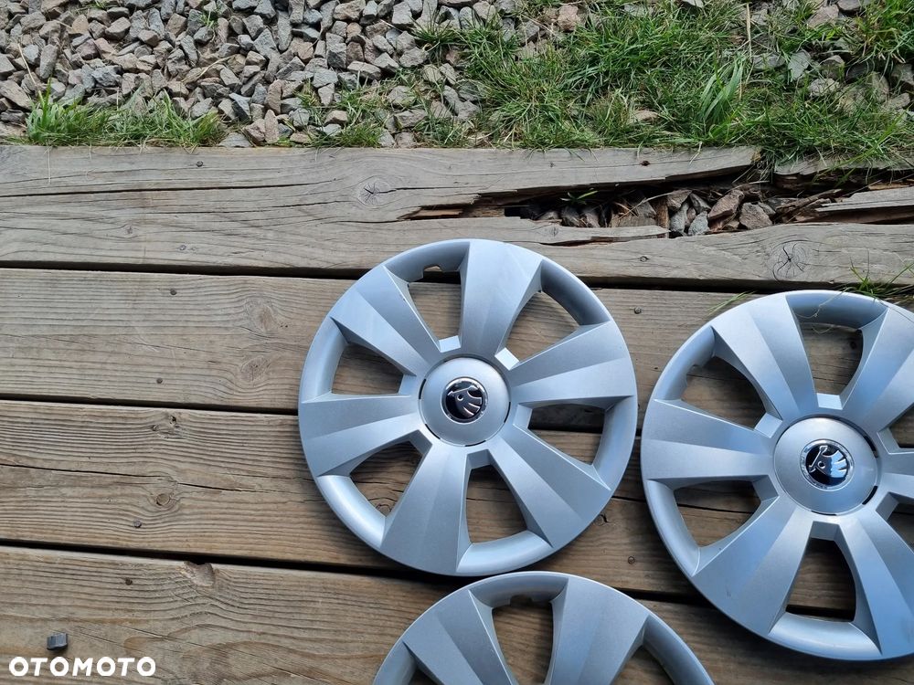 SKODA FABIA KOLPAKI 15'' 5X100 srebrny Bdb stan CENA ZA 1szt,MAM 3SZT - 4