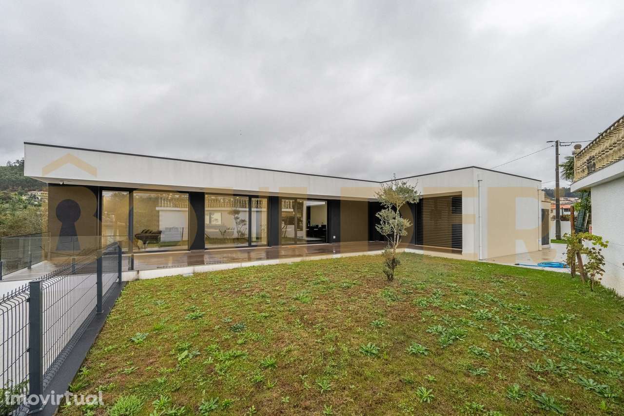 Moradia T4 de Arquitetura Moderna - Grande imagem: 2/43