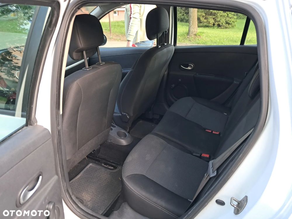 Renault Clio 1.5 dCi Alize - 13