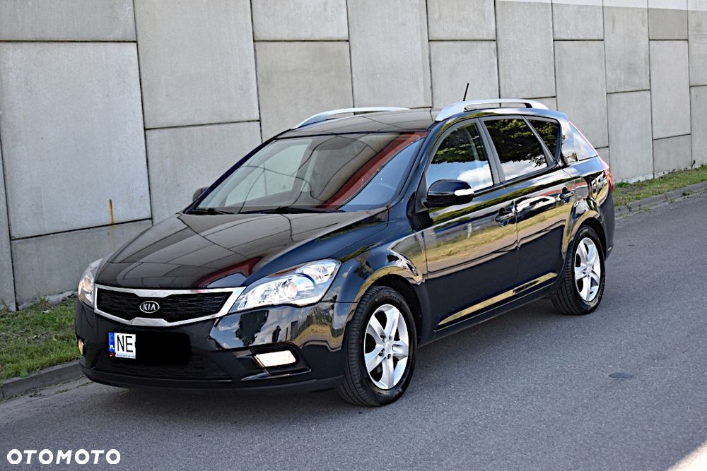 Kia Ceed - 10
