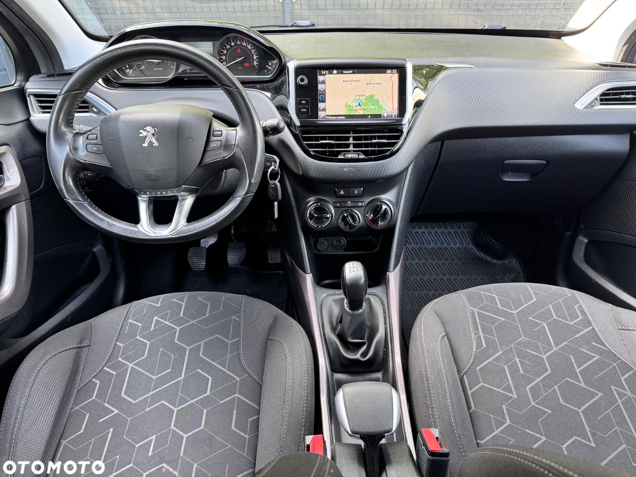 Peugeot 2008 1.2 Pure Tech Allure S&S - 6