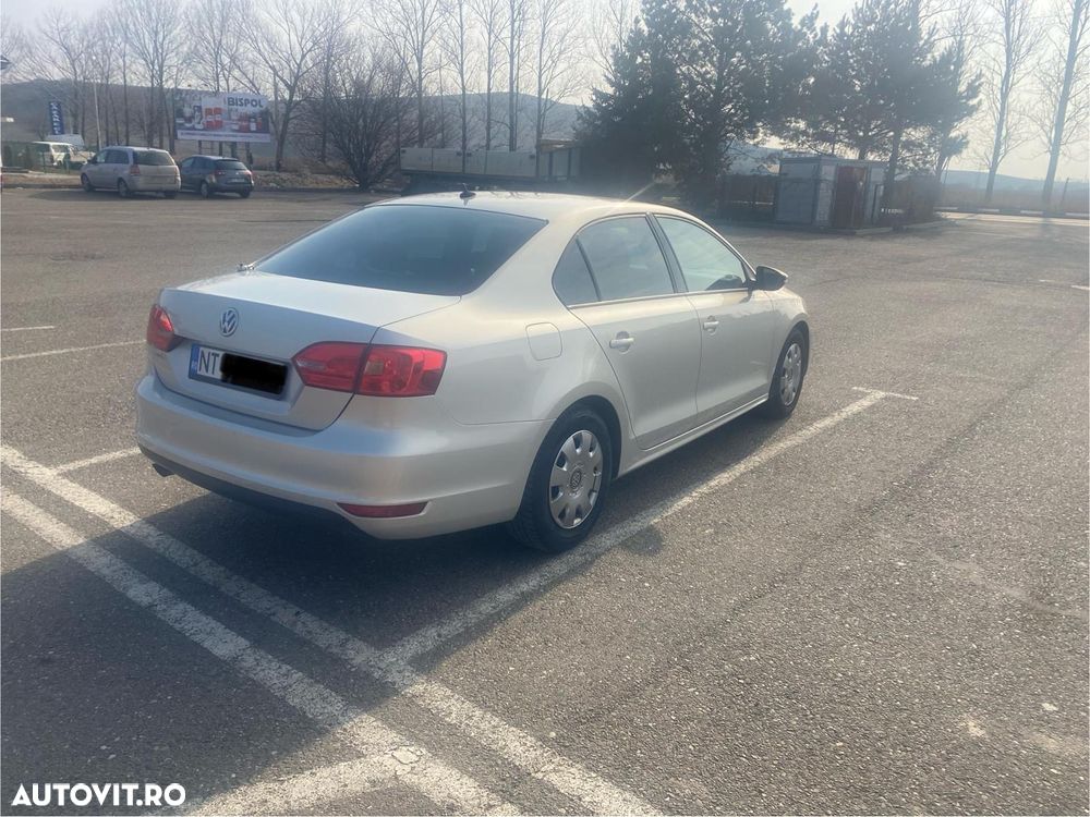 Volkswagen Jetta - 2