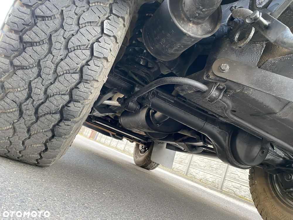 Land Rover Defender 2.2 TD4 E - 37