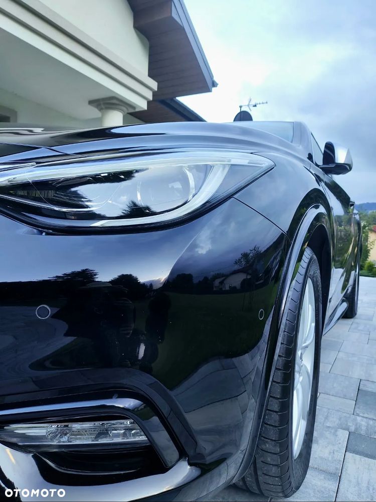 Infiniti Q30 1.5d Premium City Black - 14