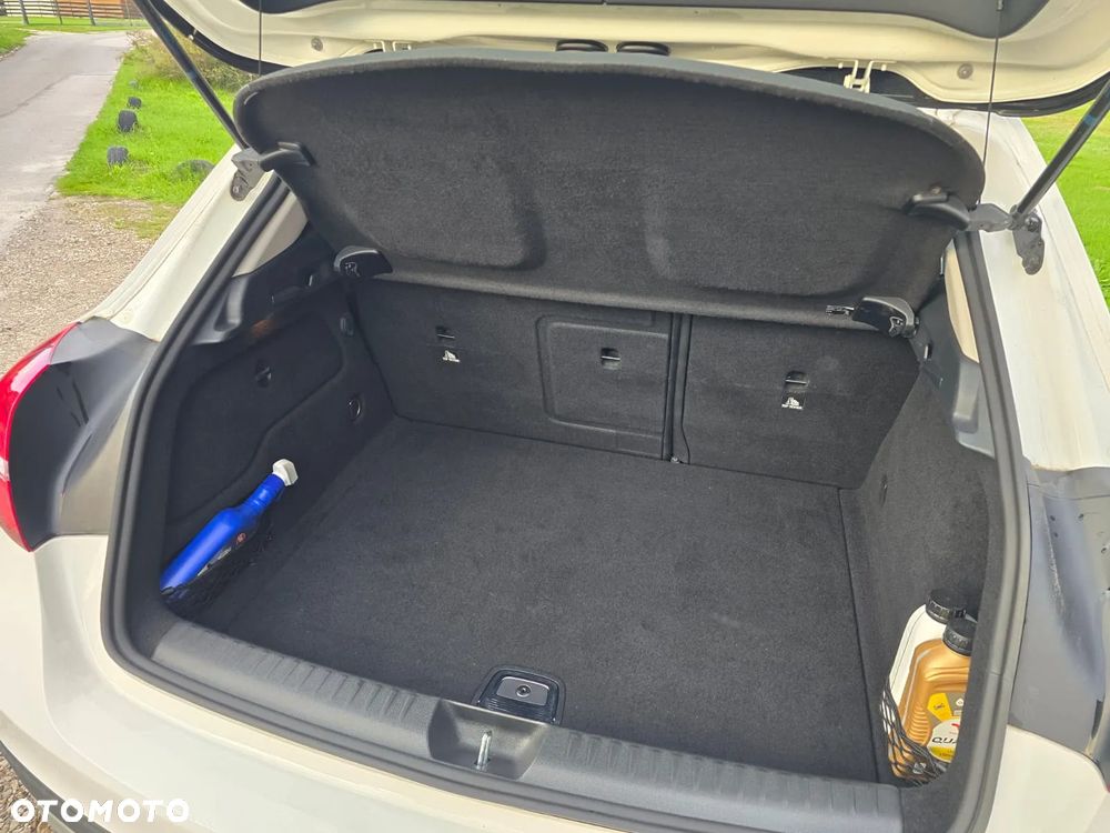 Mercedes-Benz GLA 180 7G-DCT - 24