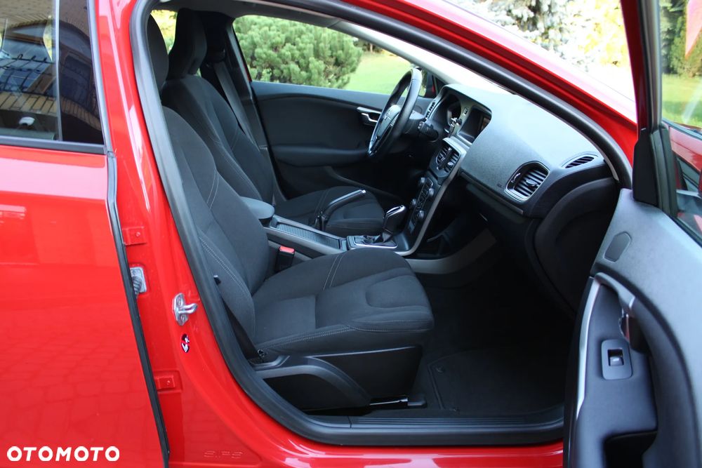Volvo V40 D2 Momentum - 23