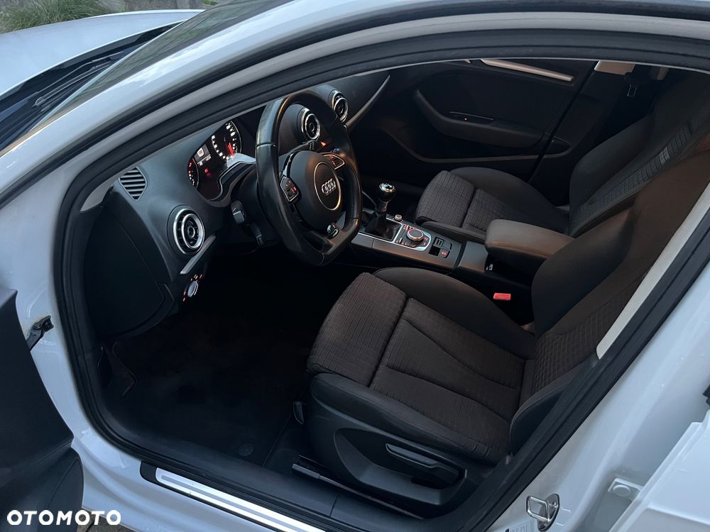 Audi A3 Sportback 2.0 TDI Ambiente - 16