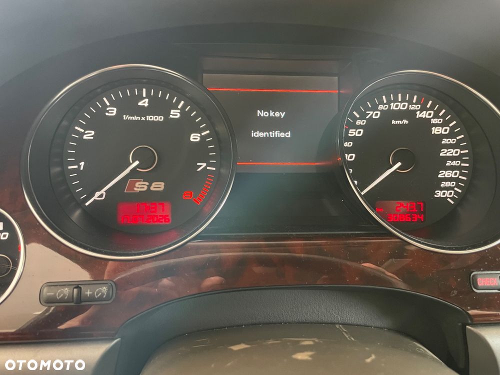 Audi A8 4.2 Quattro - 20