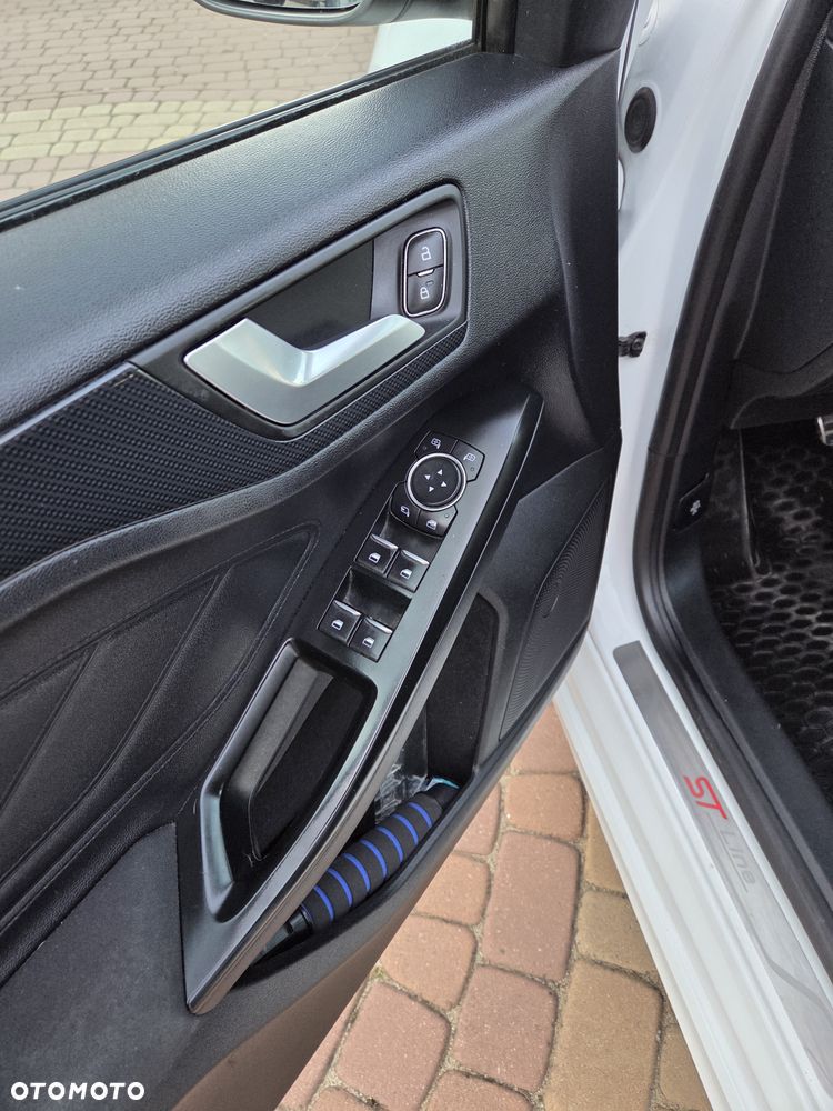 Ford Focus 1.0 EcoBoost ST-Line - 11