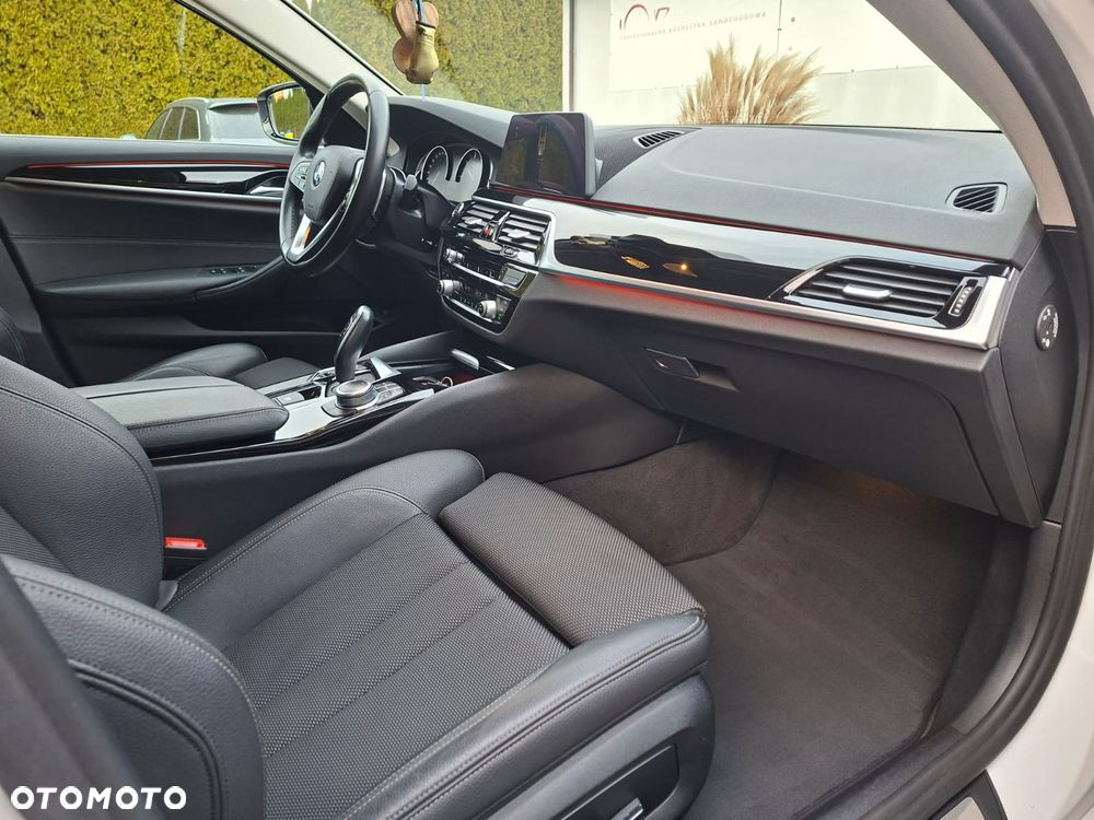 BMW Seria 5 518d Sport Line - 12