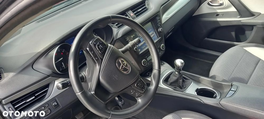 Toyota Avensis 1.8 Executive - 27