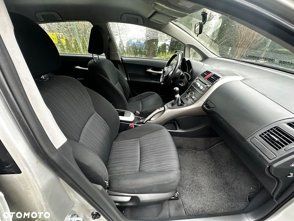 Toyota Auris 1.6 VVT-i Executive - 15